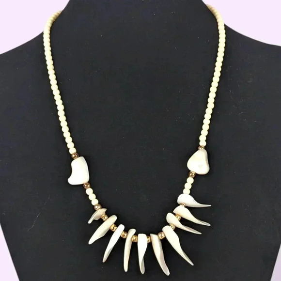 (2/$20) Vintage Beaded "Claw" Shell Necklace - Picture 1 of 6